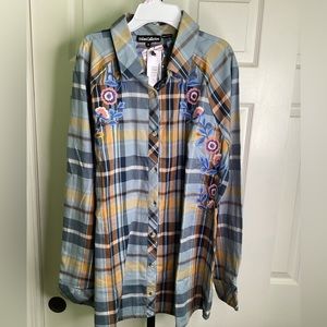 Tolani Collection  NWT Plaid Embroidered Button Down